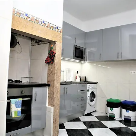 Family Bedroom Apartment *
